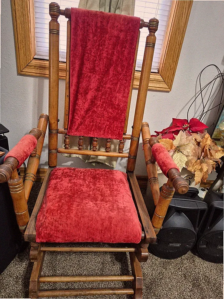 NICE VINTAGE VICTORIAN ROCKING CHAIR